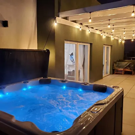 Apartament Penthouse Cu Jacuzzi Langa Mall Coresi Apartament *