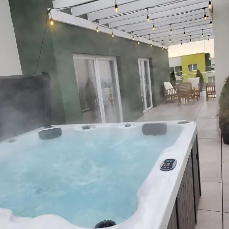 Apartament Penthouse Cu Jacuzzi Langa Mall Coresi Apartament